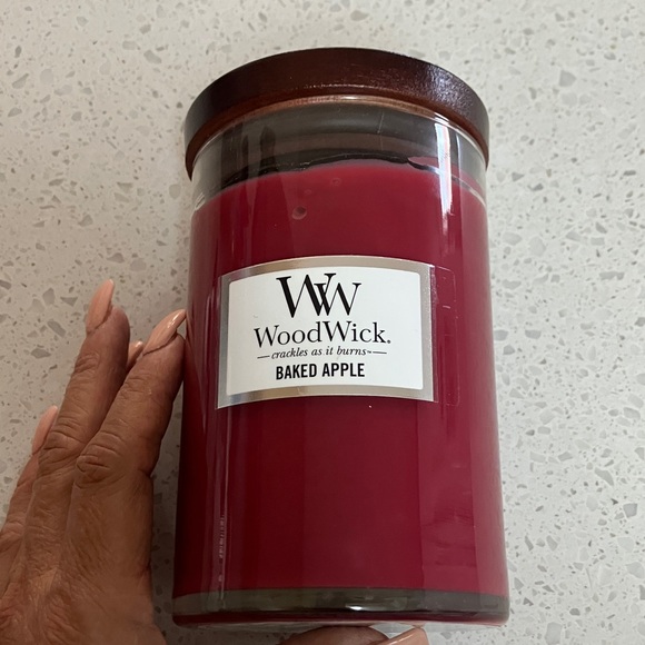 WoodWick Baked Apple scent candle like new, wood wick crackles as it burns - Picture 1 of 3